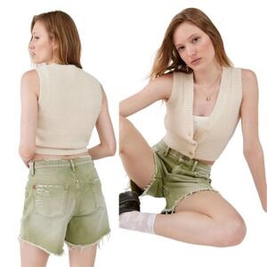Urban Outfitters Cream Rickie Cropped Sweater Vest Size Medium